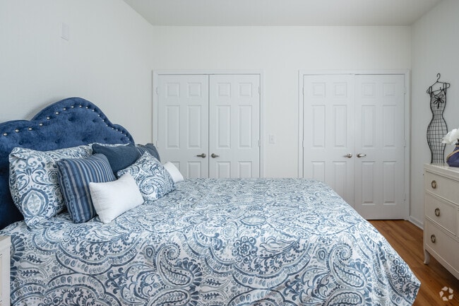2BR, 2BA - 1253SF - Bedroom