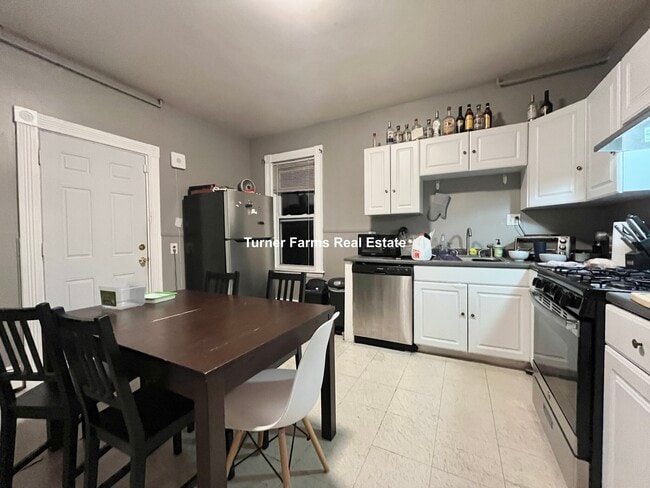 Photo - 168 Hillside St