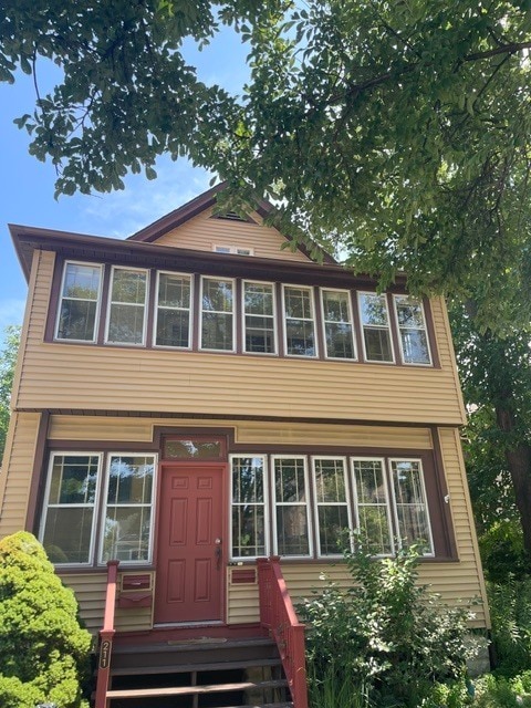 211 N Larch Ave
