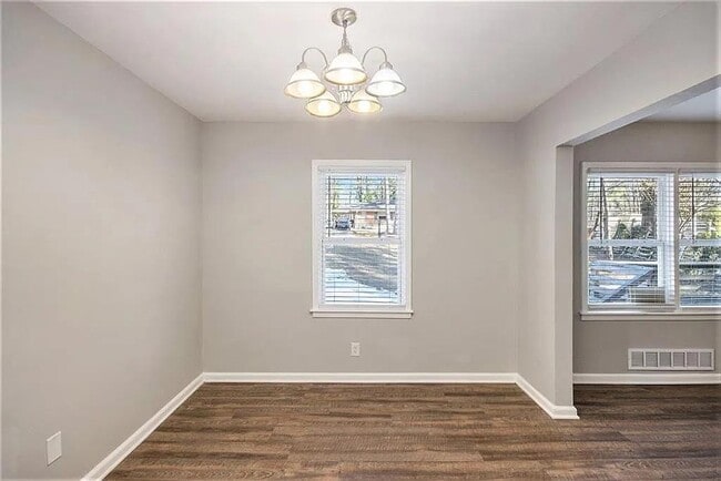 Photo - 2077 Rosewood Rd