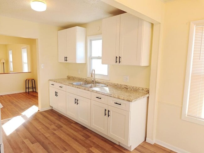 Photo - 36122 Booth St