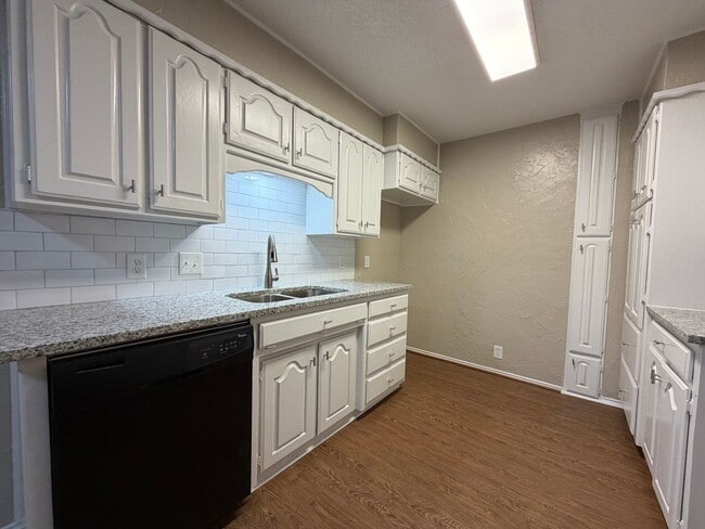 Photo - AVAILABLE NOW 2 BEDROOM 2 BATH TOWNHOME IN CLEBURNE