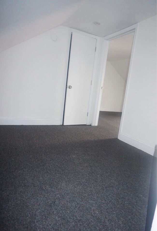 Building Photo - 512 N 7th St Rental