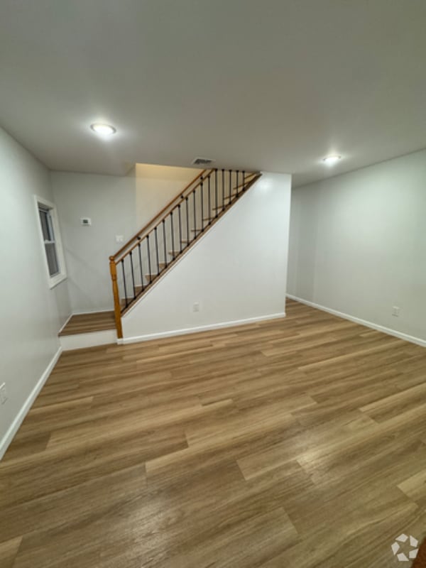 Building Photo - 344 John St Unit 1 Rental