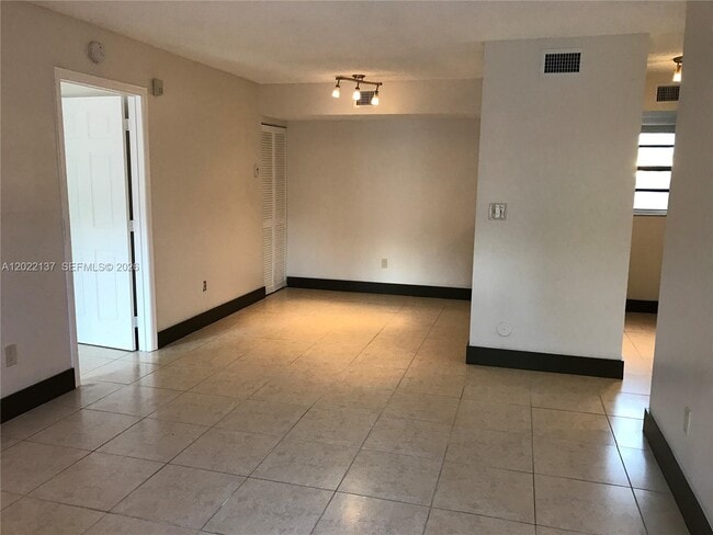 Photo - 18224 Mediterranean Blvd Unit 2-17