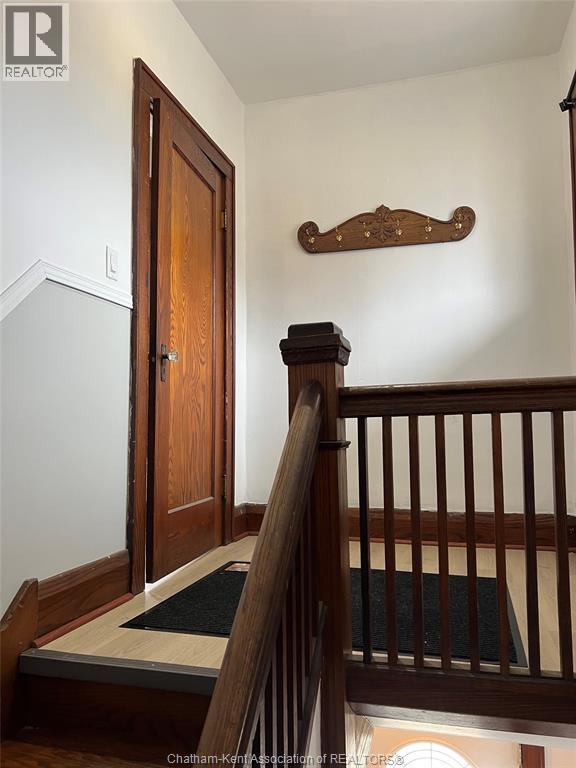 Photo - 121 William St N