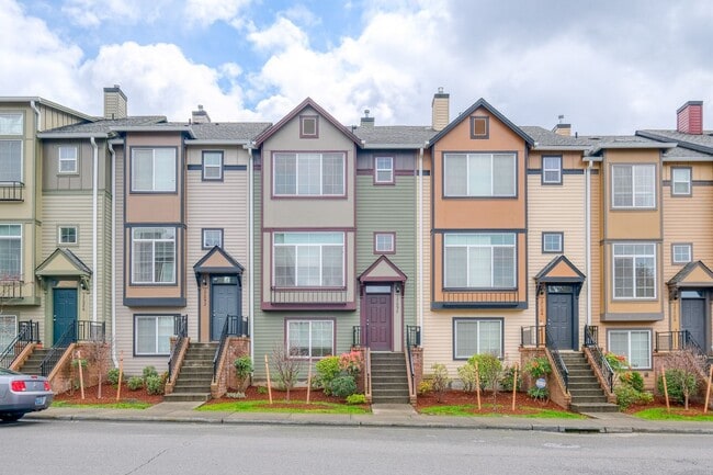 Building Photo - Spectacular 3 Bedroom, 3.5 Bathroom Townhome in Scenic Arbor Station.