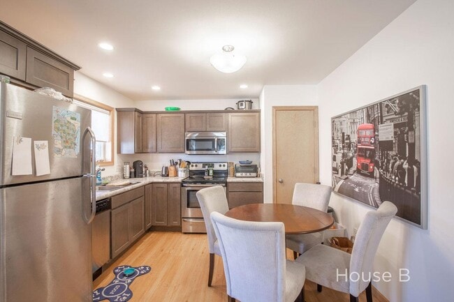 Photo - 219 N Meadow Ln