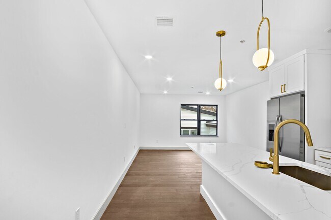 Photo - 127 E Cottage St Unit 5