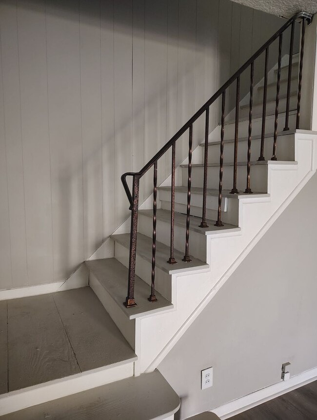 Photo - Section 8 Accepted! Spacious 2br home