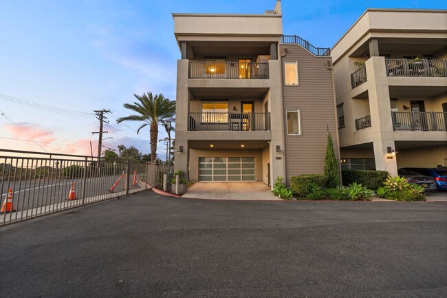 Building Photo - 1068 Hampton Dr Rental