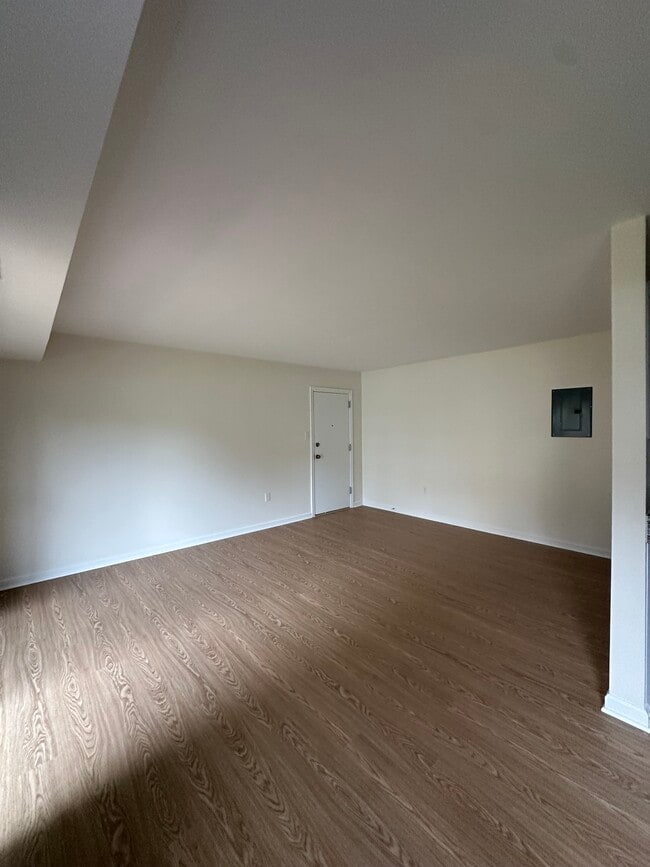 5402 85th Ave Unit 104