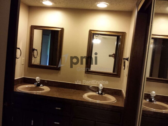 Photo - 536 W Ash Ave