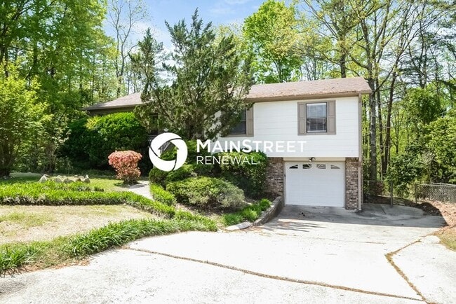 Photo - 4 Bedroom Pet-Friendly Home in Birmingham, AL with Main Street Renewal