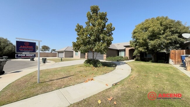 Building Photo - 3 Bedroom Home In Southwest Bakersfield!