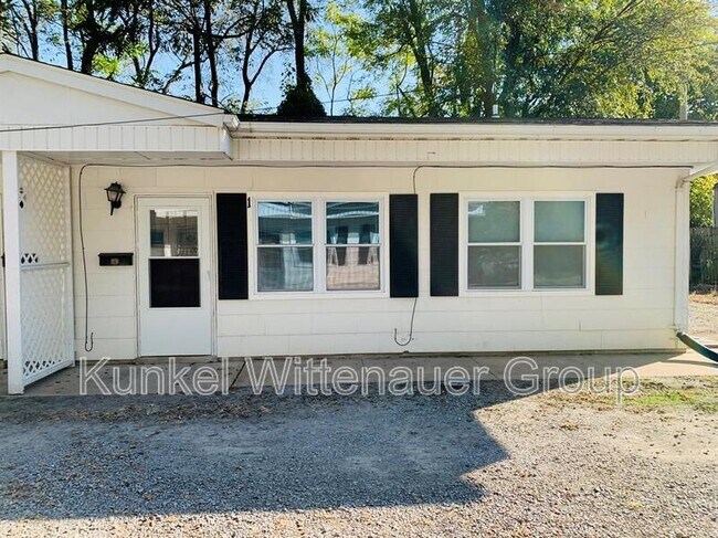 Building Photo - 1 Hickory Ct