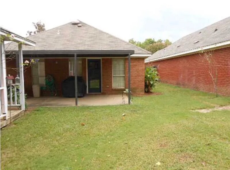 Photo - 8546 English Oak Loop