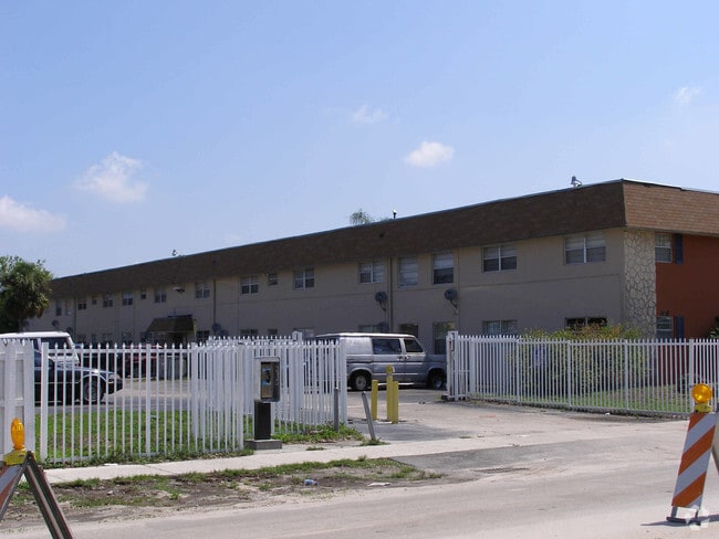 Parkway House Apartments - Parkway House Apartments