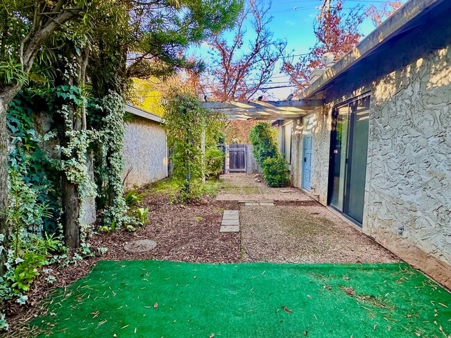 Photo - 1473 Manzanita Ave