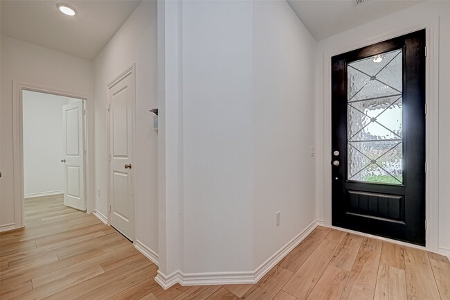 Photo - 1308 Tan Gable Ln