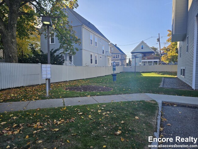 Photo - 146 N Beacon St Unidad B1