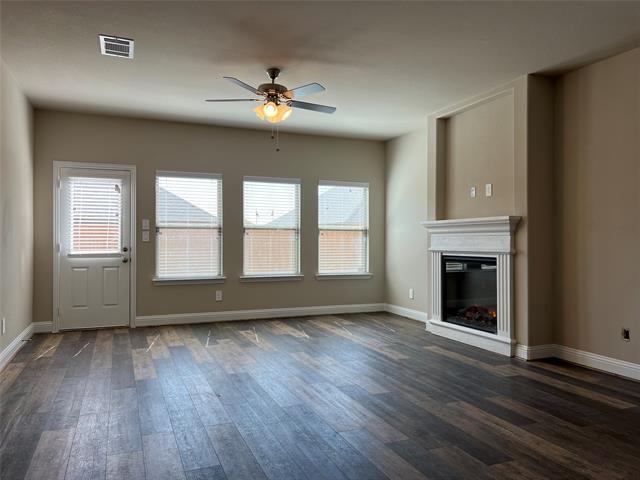 Photo - 649 Comal Dr