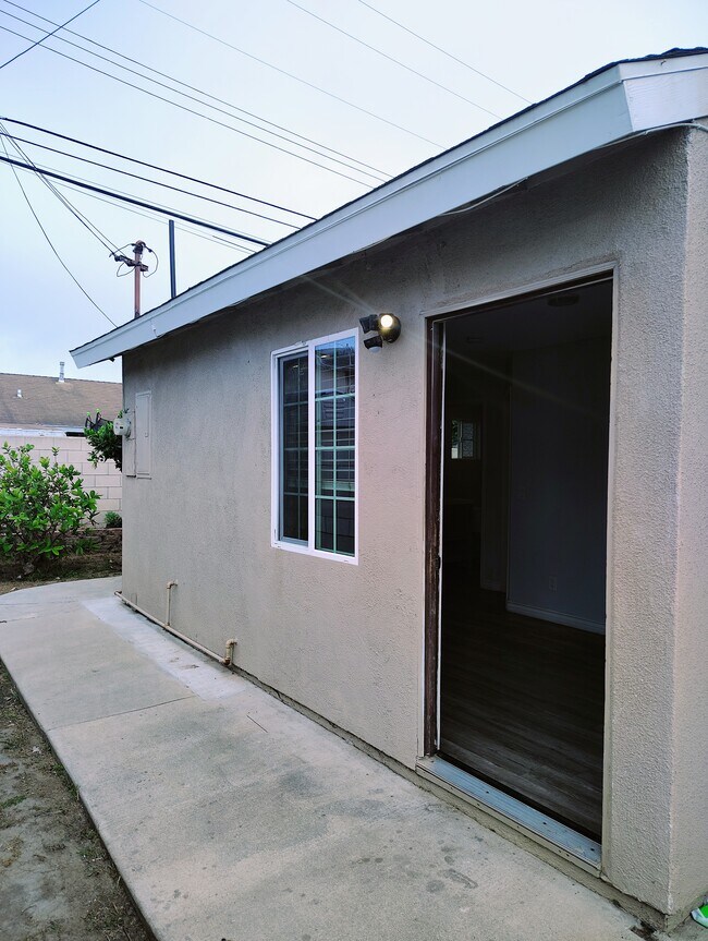 Photo - 3530 Las Tunas Pl Unidad Aparment studio!!