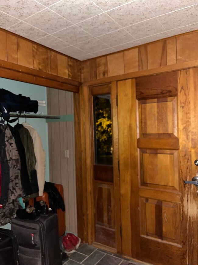 Photo - 2 Ford Unit A