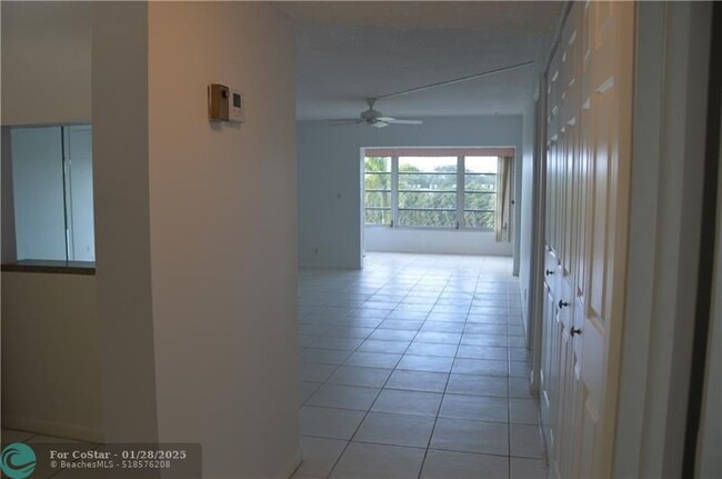 Photo - 9273 SW 8th St Unidad 320 Rental