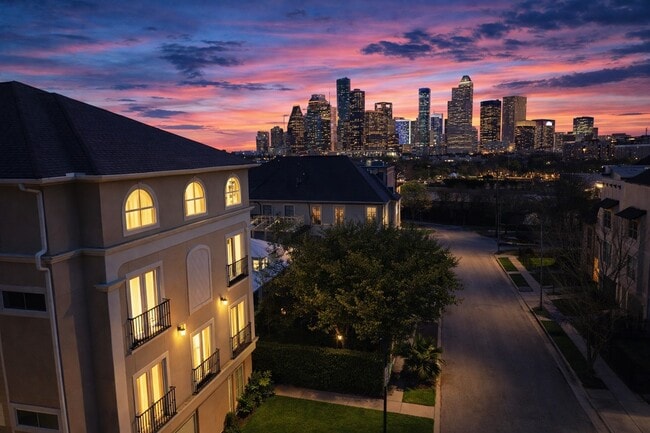 Building Photo - 314 W Bell St Unit 201