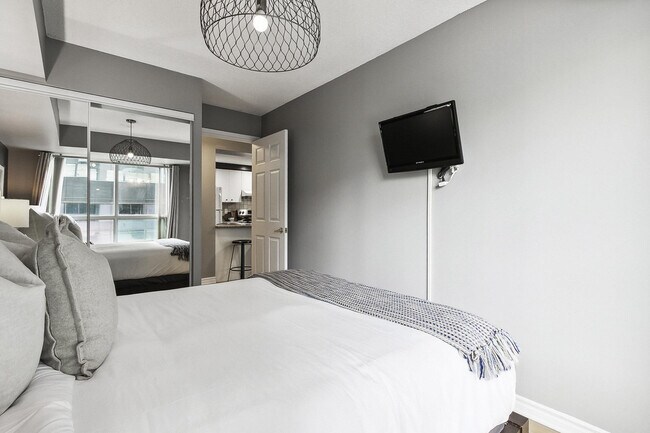 Photo - 168 Simcoe St Unit FL1-ID1030943P