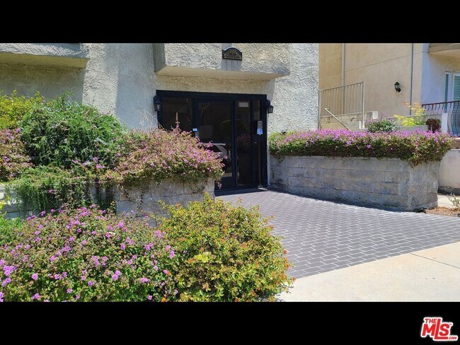 Photo - 1818 Glendon Ave Unidad 103