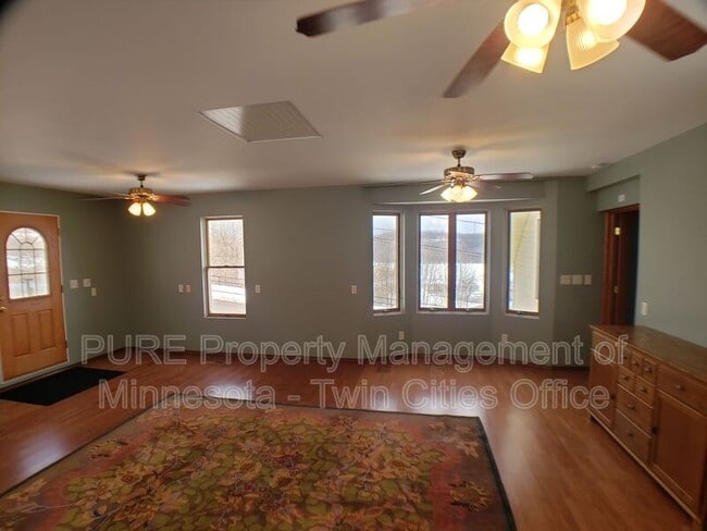 Photo - 402 2nd St N