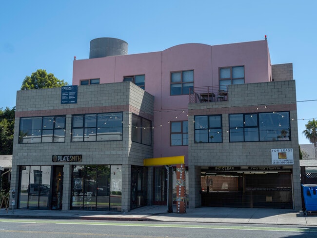 Building Photo - 2110 Main St Unit 303
