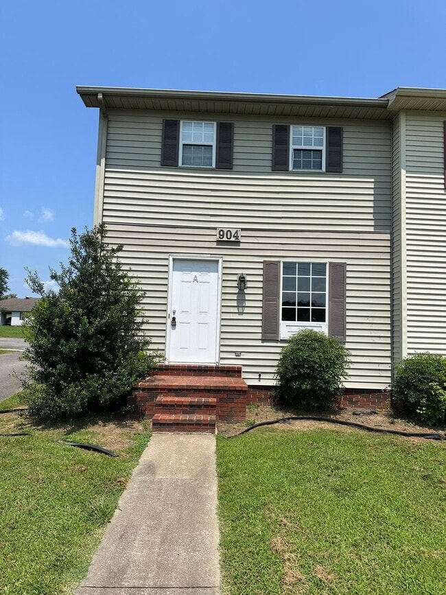 Building Photo - 904 Southwood Dr Unit 904 Southwood Drive A