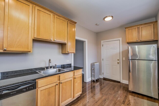 Photo - 2450 W Addison St Unidad 2A