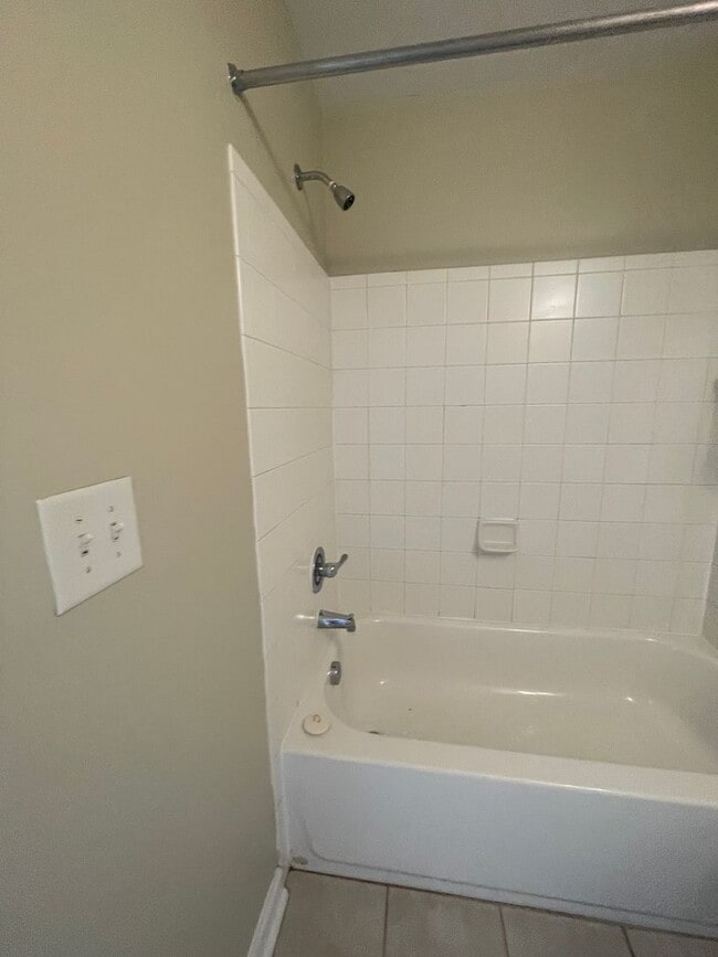 Photo - 18-1825 Whittaker Unit 18-1825 - C