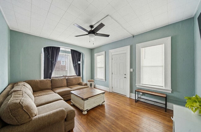 Photo - 412 W 4th St