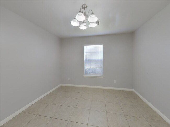 Photo - 411 E Carby Rd