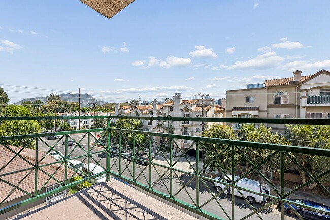 2 habitaciones, 2 baños - 1050 pies cuadrados - Balcón