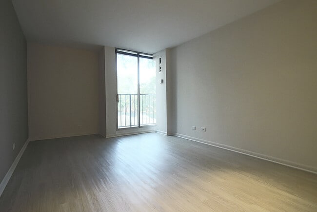 Photo - 899 S Ashland Ave Unit 304