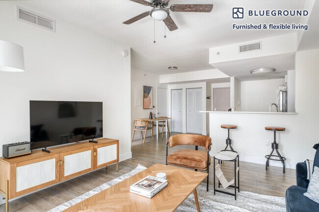 Photo - 110 SW 12th St Unidad FL18-ID69