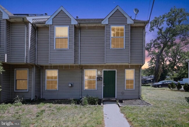 Building Photo - 507 S Fairview St