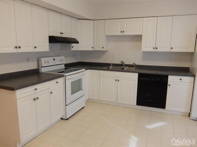 35 Sayre Dr