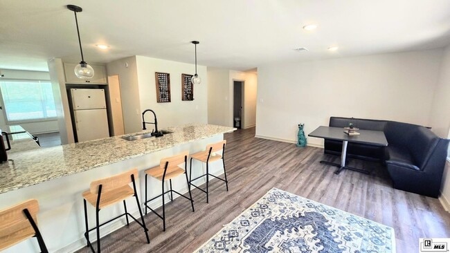 Photo - 923 Fortune Dr