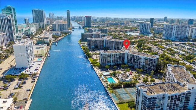 Photo - 800 Parkview Dr Unit 909