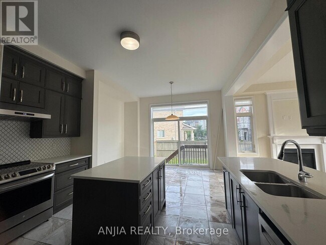 Photo - 3345 Erasmum St