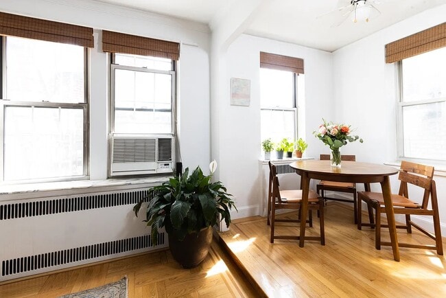 Photo - 25 Minetta Ln Unit 4D