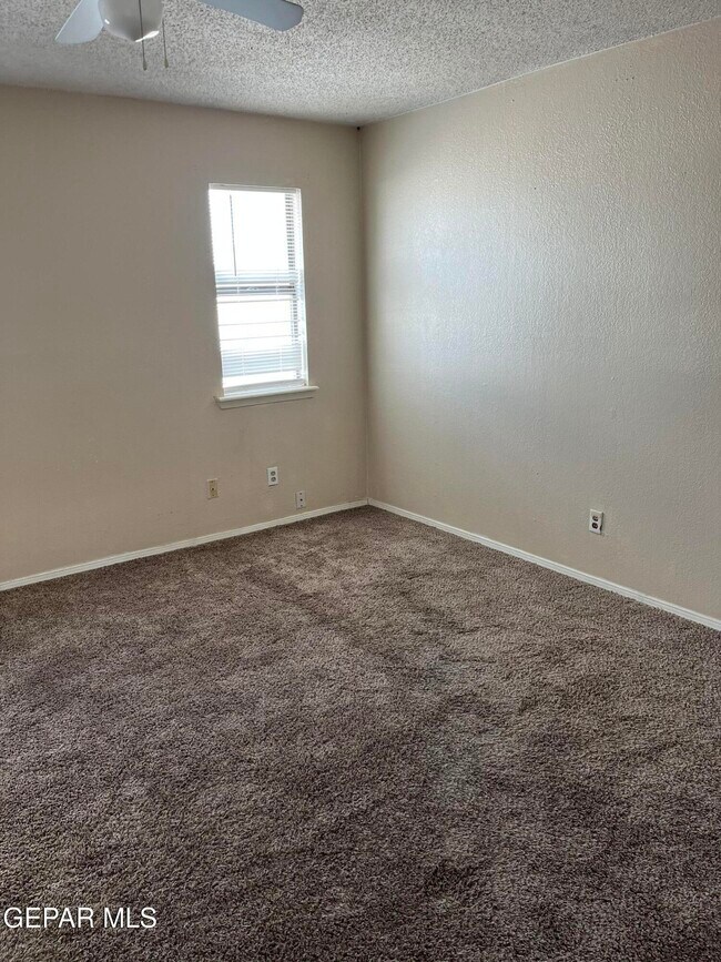 Photo - 1586 Bengal Dr