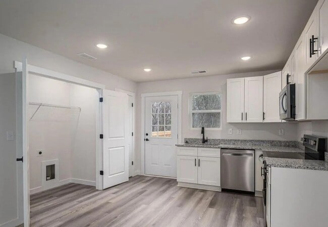 Photo - 717 7th Ave SW